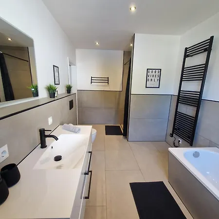 Am - Obergeschoss - Ruhige Lage - Eigener Garten Διαμέρισμα *