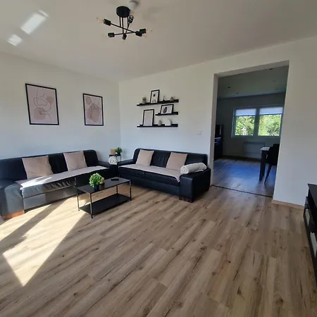 Apartment Am - Obergeschoss - Ruhige Lage - Eigener Garten