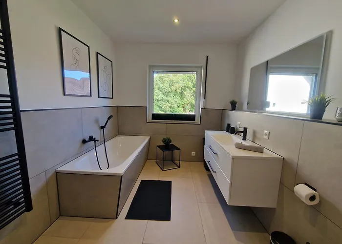 Am - Obergeschoss - Ruhige Lage - Eigener Garten * Borken (Hessen)